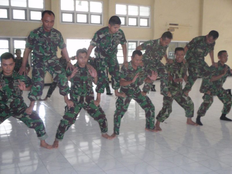 Dede Farhan Aulawi memberikan pelatihan Kesemaptaan Fikiran dan Mengasah Kepekaan Intuisi  di Komando Pengembangan dan Pendidikan TNI AL (Kobangdikkal) Surabaya