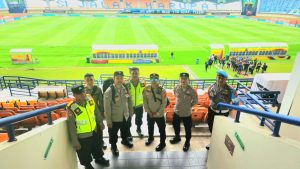 Kapolsek Cimung Beserta Anggota Melaksnakan PAM liga 1 di Stadion Jalak Harupat antara Persib dan Bali United