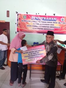 Sebanyak 53 KPM; Pemerintah Desa Damai Bagikan BLT-DD Tahap 2  T.A.2024 Kepada Masyarakat