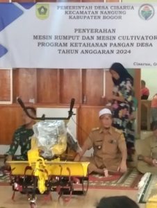 Pemdes Cisarua : Penyerahan Mesin Rumput Dan Mesin Cultivator Program Ketahanan Pangan Desa Tahun Anggaran 2024
