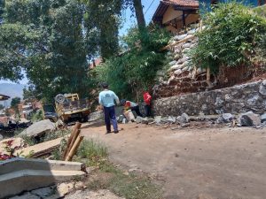 Pembangunan Drainase di Desa Tribaktimulya