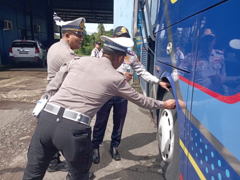 Tekan Laka Lantas Libur Panjang, Satlantas Polres Majalengka Lakukan Ramp Chek Bus