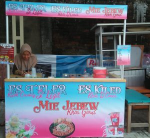 Kepoin Yu ! Pecinta Kulineran Wajib Coba Nih Mie Jebew Khas Garut, Dijamin Bikin Ketagihan (Deudeuieun)