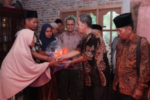 Pemkab Paluta Berikan Santunan Terhadap Orang Tua Korban Akibat Kebakaran