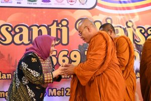 Bupati Kasmarni Apresiasi Kontribusi Umat Budha dalam Menjaga Keharmonisan Sosial di Bengkalis