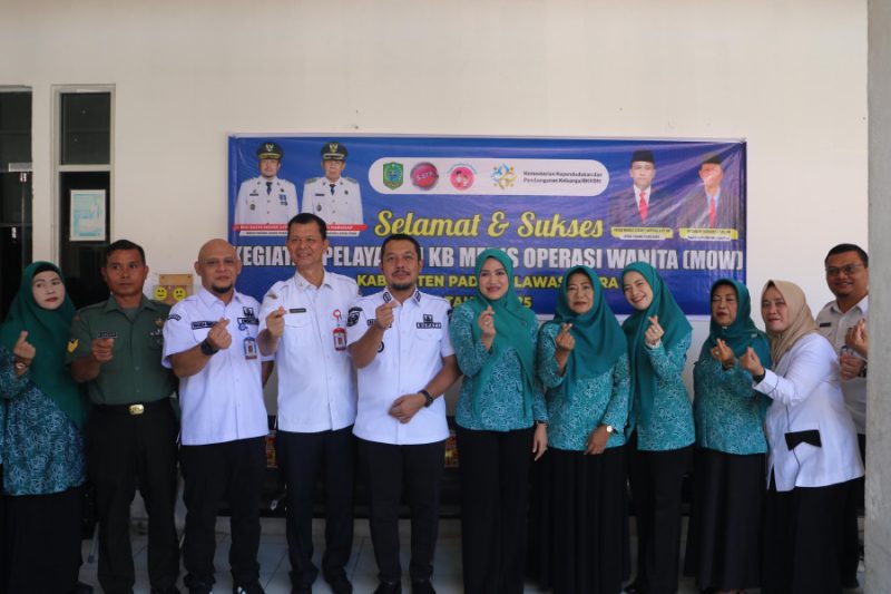 Bupati Paluta Dampingi Ketua TP – PKK Meninjau Pelaksanaaan Pelayanan KB MOW