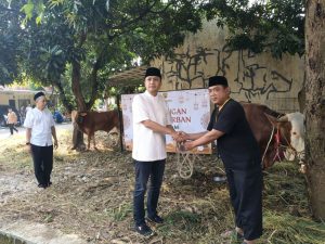 Hari Raya Idul Adha, Kapolres Majalengka Serahkan Hewan Kurban Kepada Masyarakat