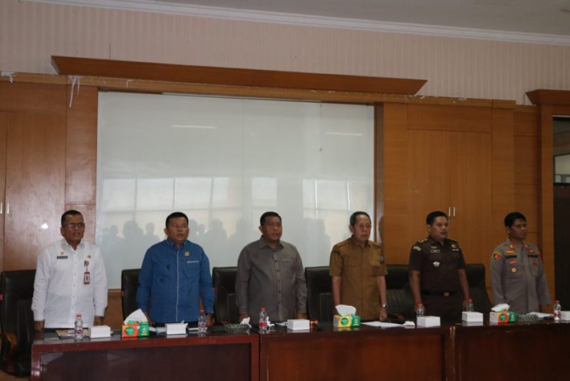 Wakil Bupati Paluta Pimpin Rapat Sosialisasi Dan Konsolidasi Tim Terpadu Perkebunan Swasta