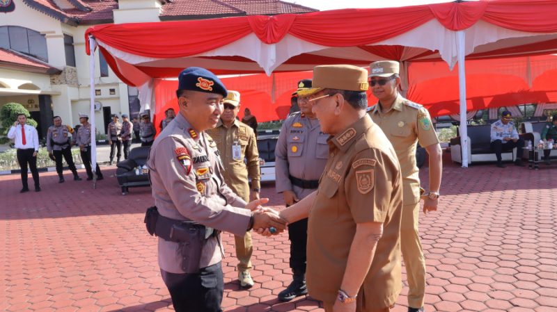 Bupati Bistamam dan Wabup Jhony Charles Hadiri Apel Gelar Pasukan Operasi Patuh Lancang Kuning 2025 di Polres Rohil